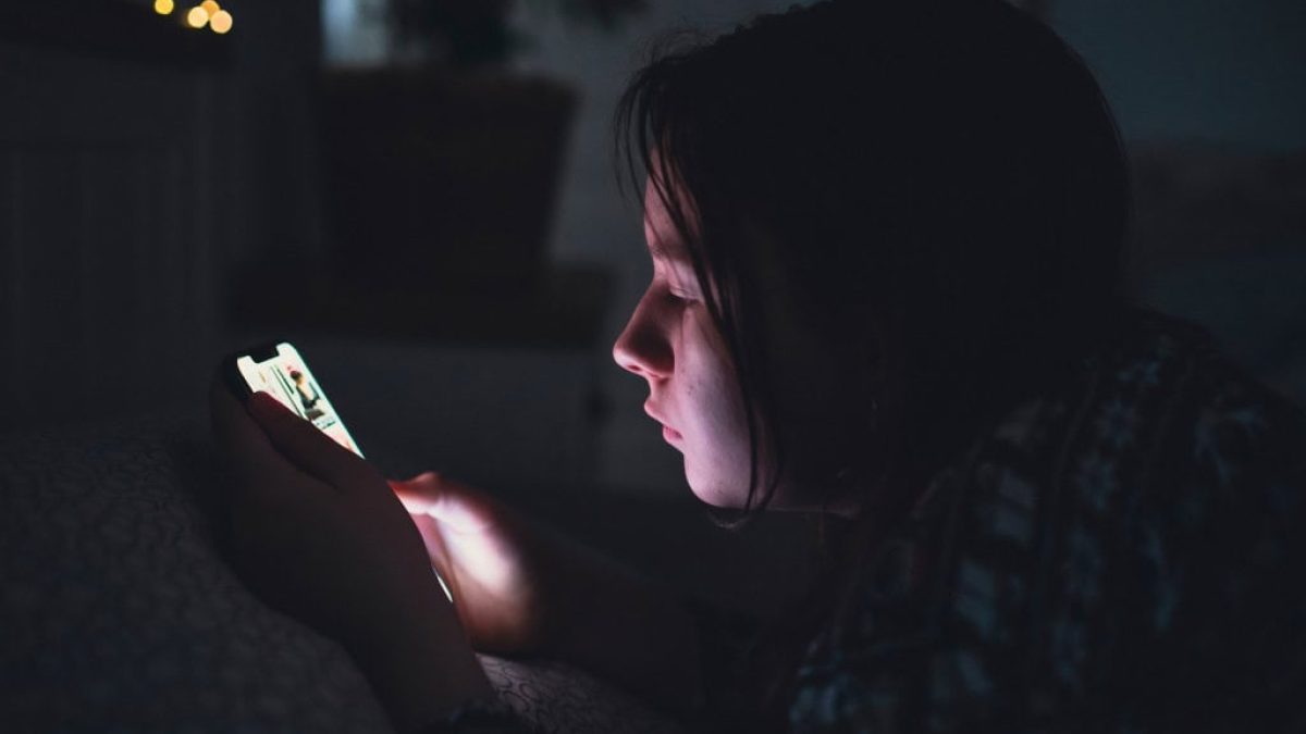 Caso contra YouTube expõe nova crise sobre saúde mental e redes sociais