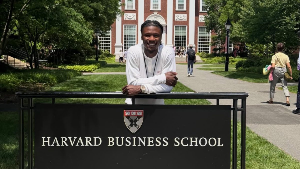 Fora da Copa, Camavinga conclui curso de negócios em Harvard
