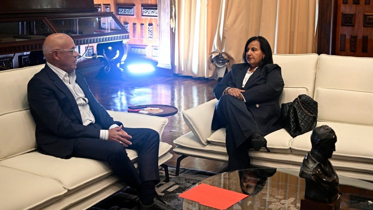 Governo interino da Venezuela e opositora iniciam diálogo sobre transição democrática com apoio dos EUA