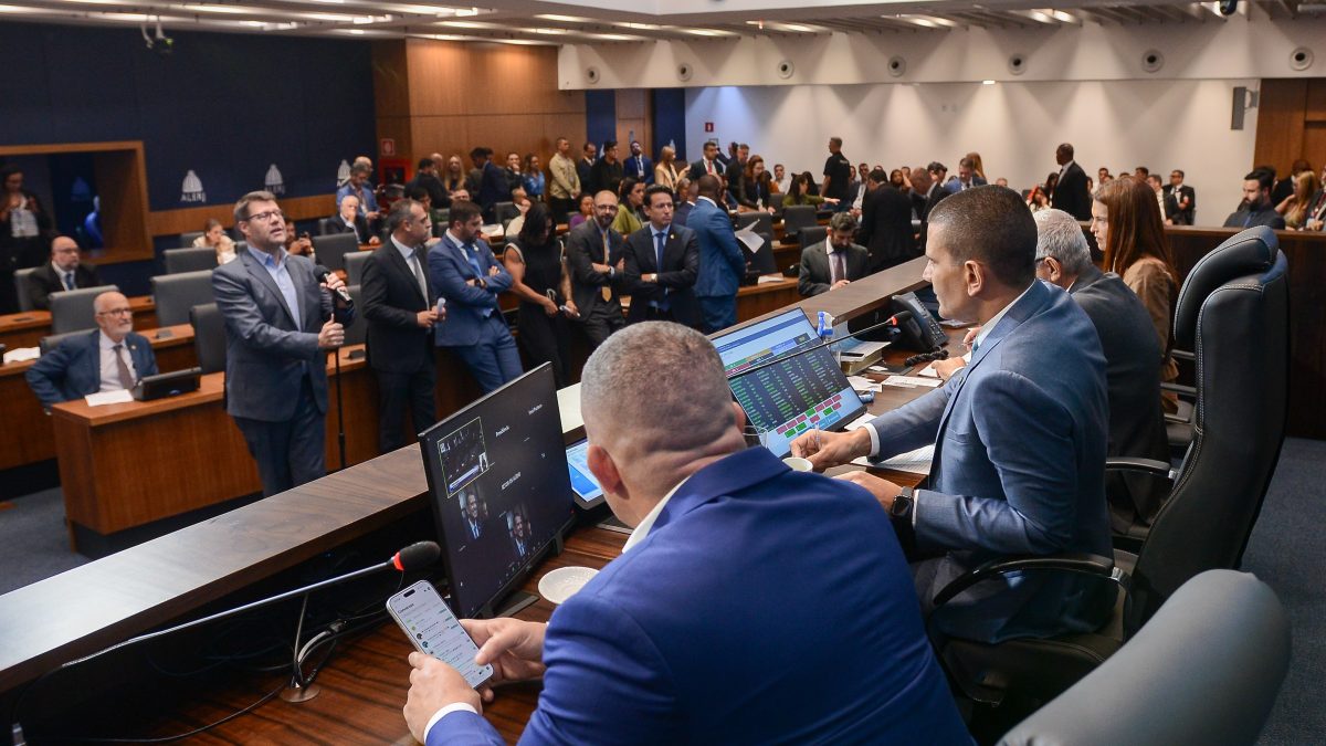 A ofensiva bolsonarista sobre a comissão de direitos humanos da Assembleia do Rio