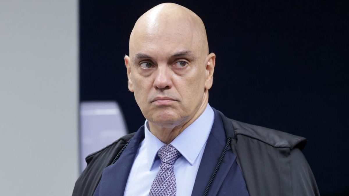 Moraes pede que Fachin defina relator de pedido de investigação contra Bolsonaro e Flávio