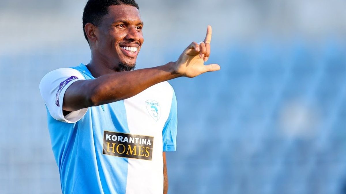 Pafos toma decisão sobre Lelê e estende empréstimo com atacante do Fluminense