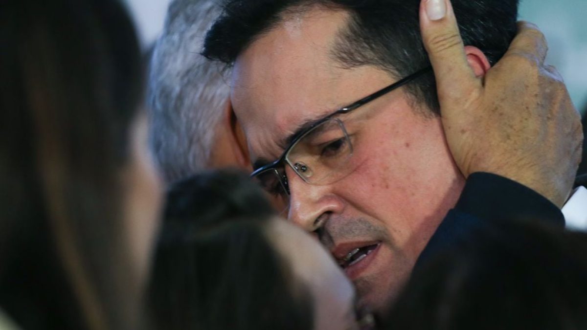 Dino anula decisão do TRE-PR que censurou post sobre inelegibilidade de Deltan