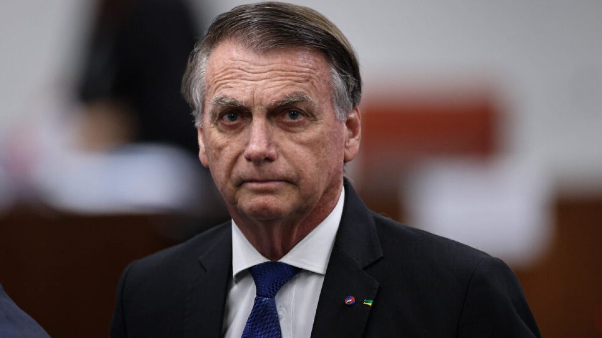 Bolsonaro tem aumento de crises de soluço, aponta boletim médico