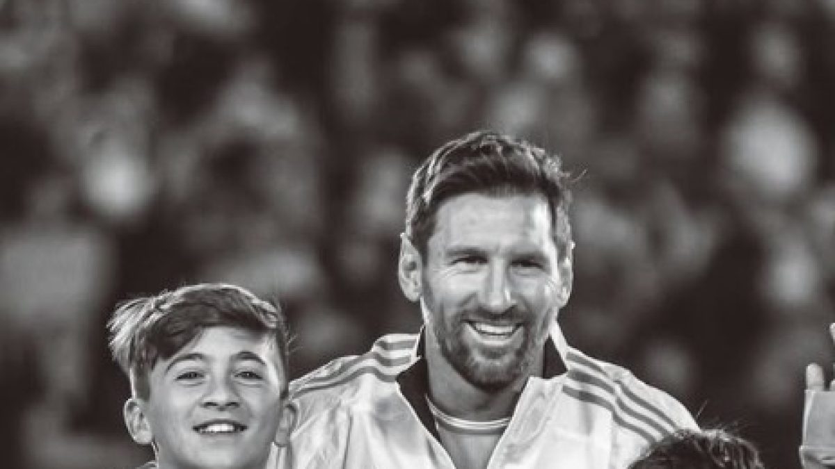Esposa de Messi publica homenagem para o argentino no Dia dos Pais: "Te amamos"
