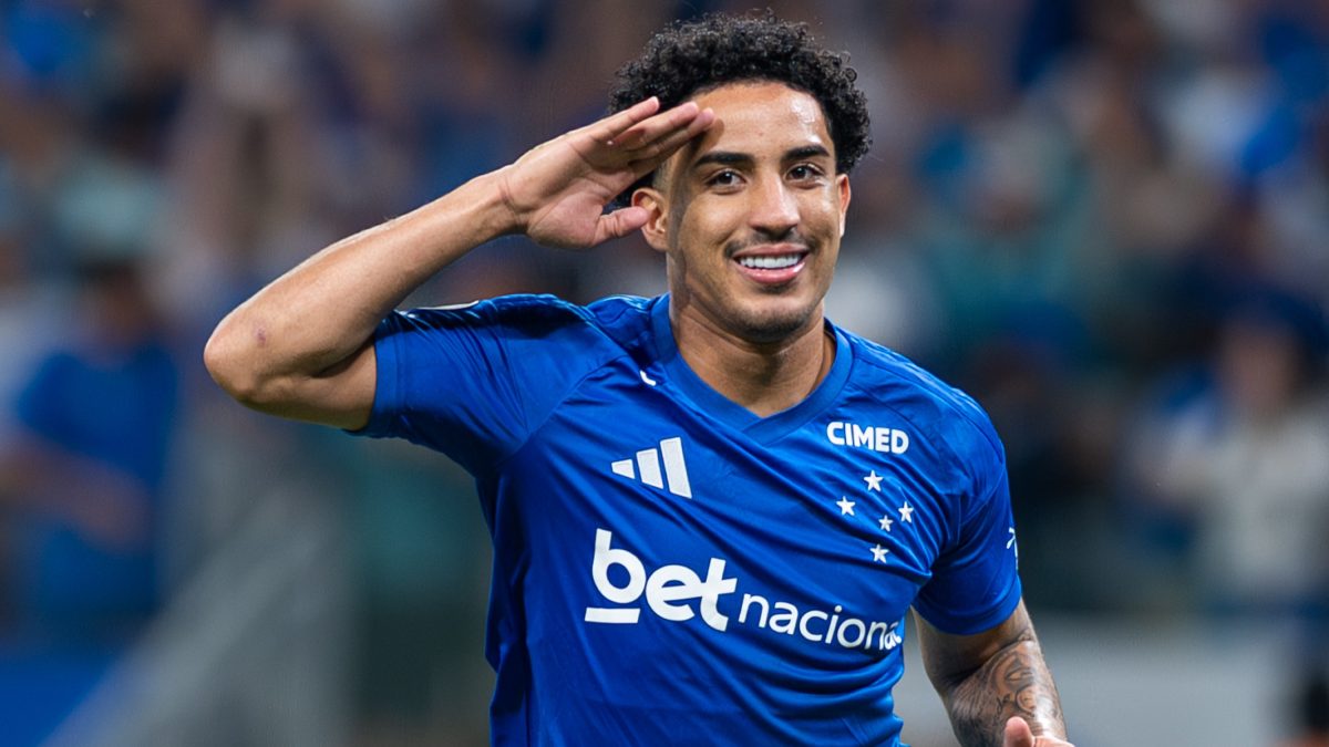 Trio ofensivo do Cruzeiro participa de 70% dos gols sob comando de Artur Jorge