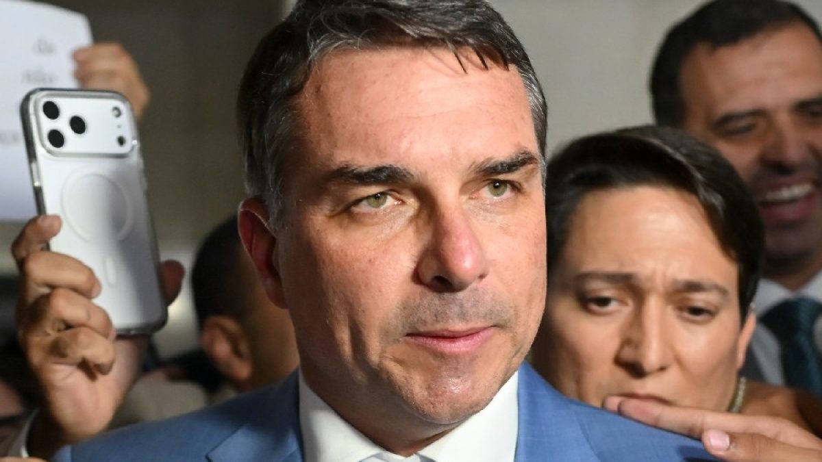 TCU arquiva denúncia de Flávio Bolsonaro contra empresa ligada a ex-nora de Lula