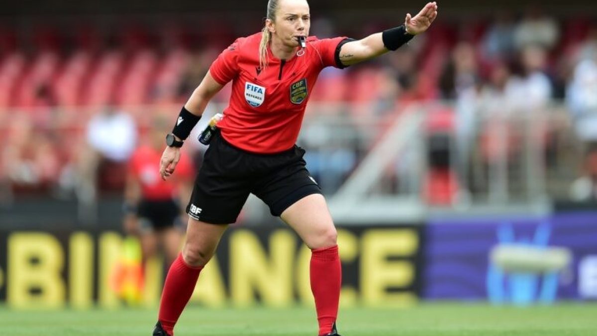 Árbitra catarinense Charly Wendy apita Copa do Mundo Feminina sub-20