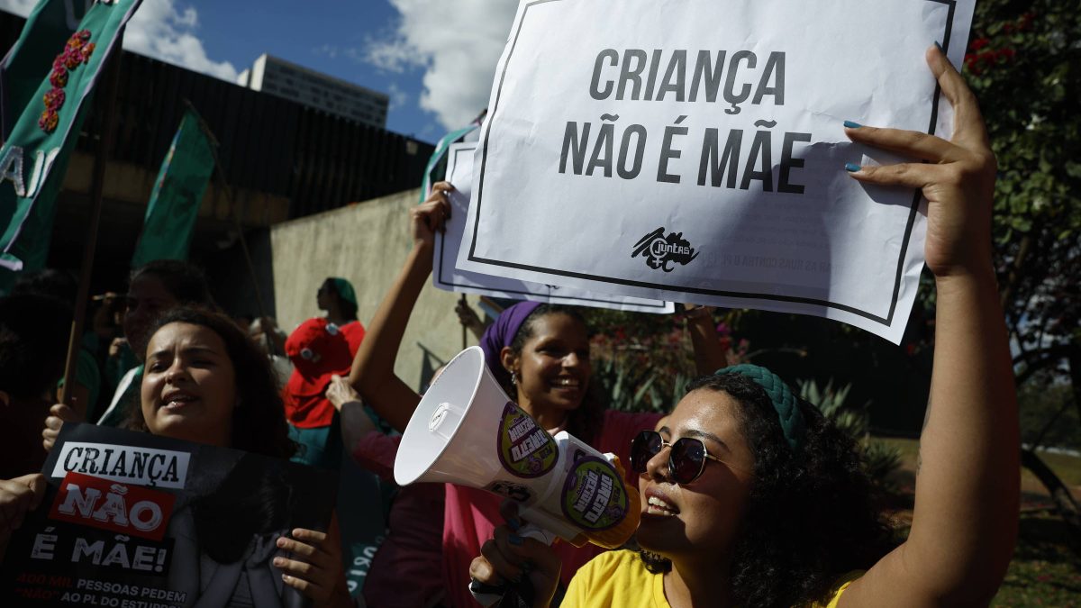 Quase metade das crianças grávidas após estupro no Brasil chega tarde ao pré-natal