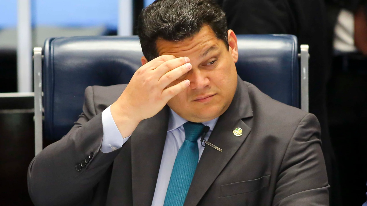 PT vê “tiro no pé” de Alcolumbre ao segurar PEC do fim da escala 6×1