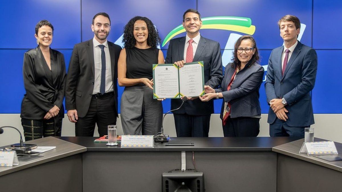AGU firma acordo para garantir posse de candidata barrada por banca racial em concurso do Itamaraty
