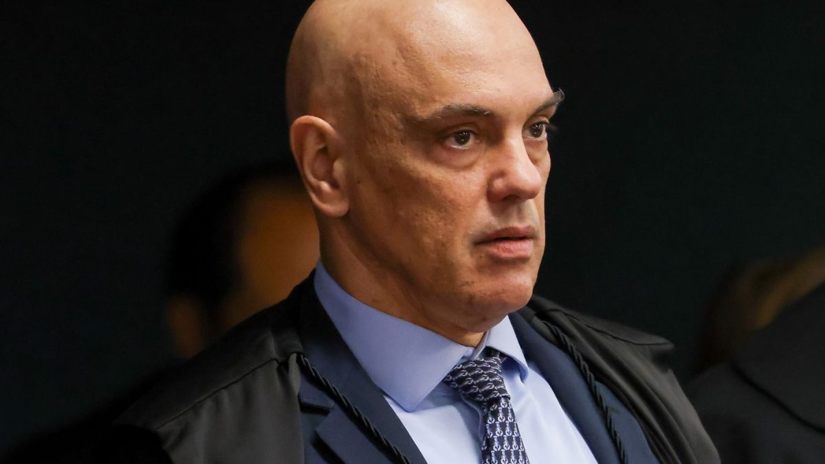 Moraes vota pela condenação de Eduardo Bolsonaro por coação no processo do tarifaço