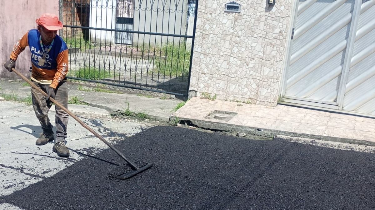 Prefeitura de Manaus faz manutenção asfáltica na comunidade Fazendinha, zona Norte