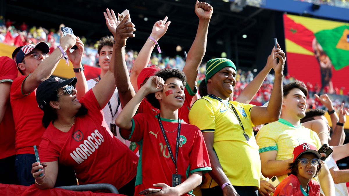 Torcida do Marrocos provoca Brasil com gritos de 'olé' antes do empate na Copa