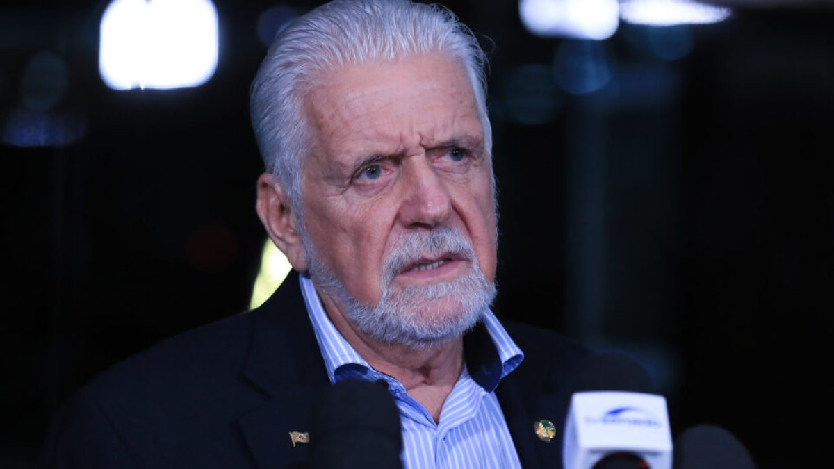 Jaques Wagner deixa Alvorada após reunião de 2h com Lula