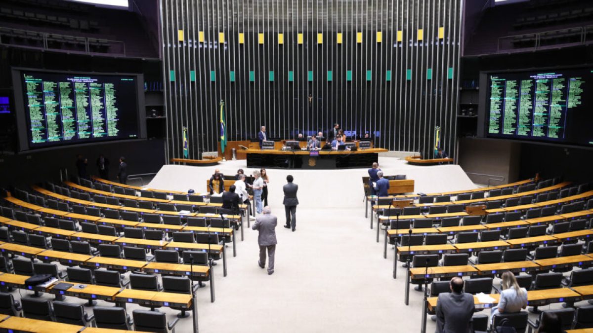 Pautas populares travam no Congresso em meio ao calendário eleitoral
