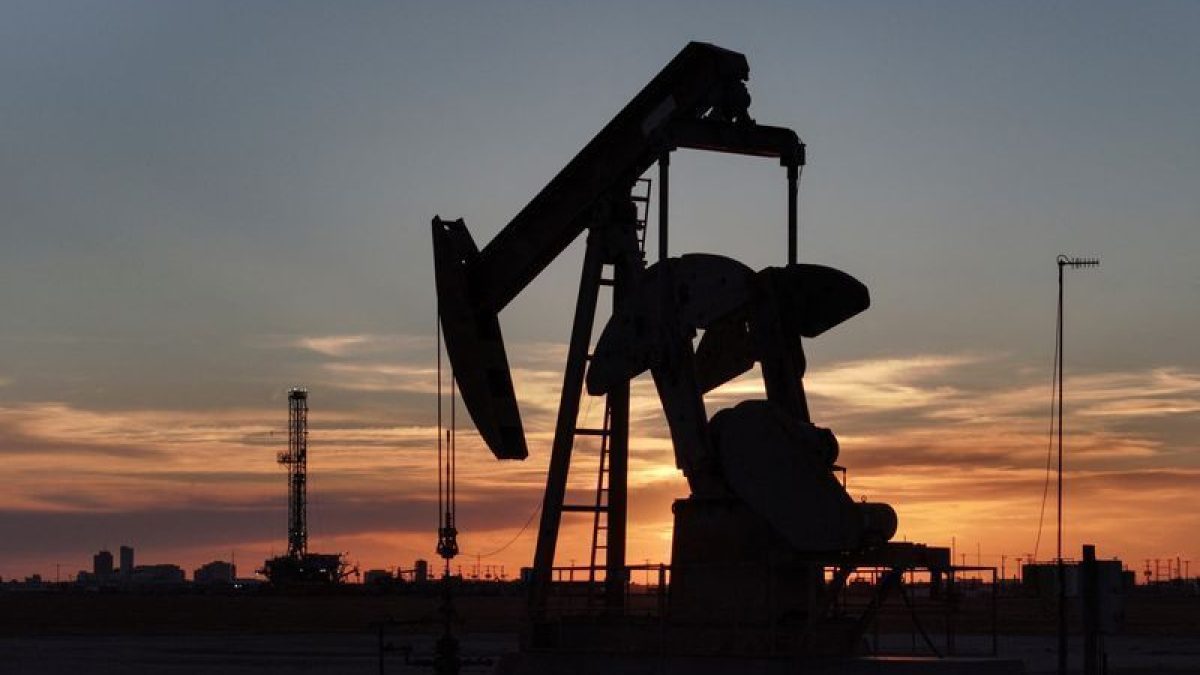 Petróleo atinge nova mínima em três meses com acordo entre EUA e Irã
