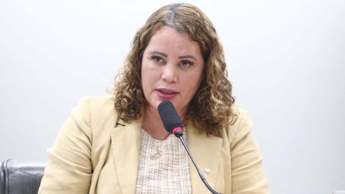 Comissão aprova projeto que garante absorventes e infraestrutura sanitária nas escolas
