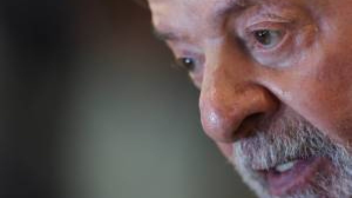 Lula reduz a 38% avaliação negativa e mantém percepção positiva de 32%, diz Datafolha