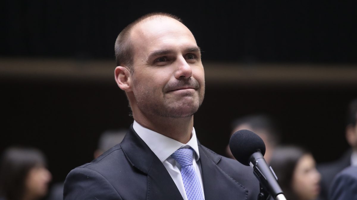 Eduardo Bolsonaro pede sanções dos EUA contra Moraes na véspera de julgamento no STF