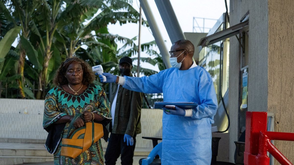 Casos confirmados de Ebola na RDC sobem para 896, com 232 mortes
